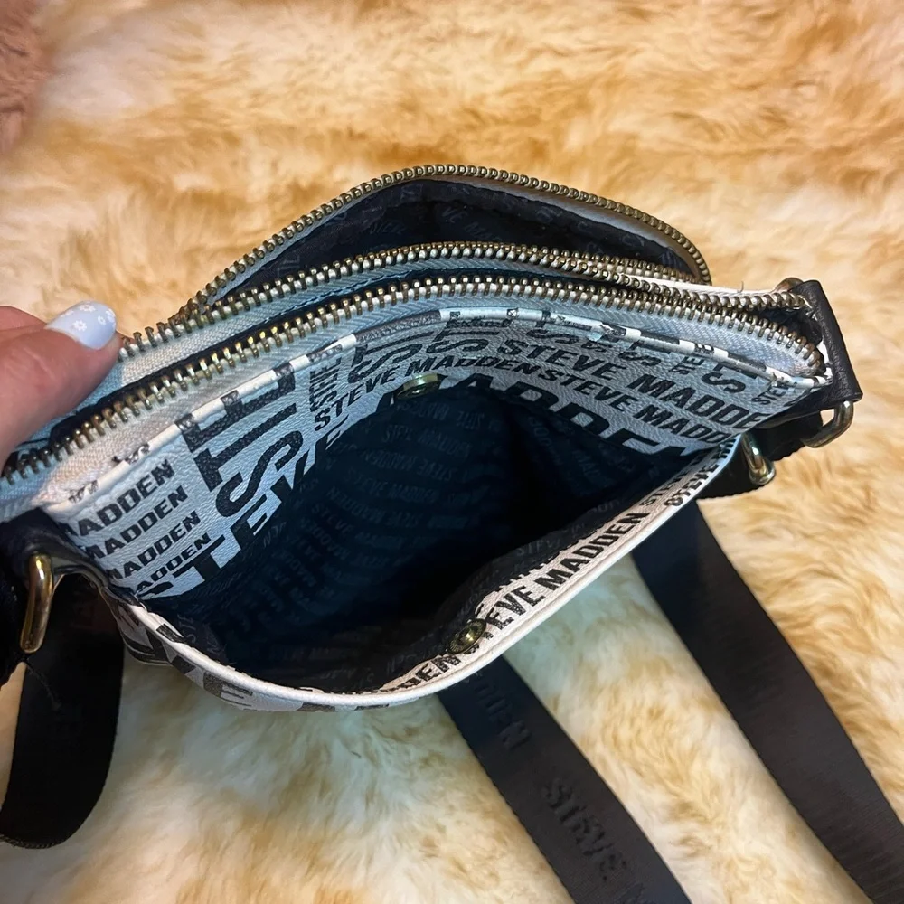Steve Madden Black & White Spell Out Logo Crossbody‎ Purse 🖤🤍✨
